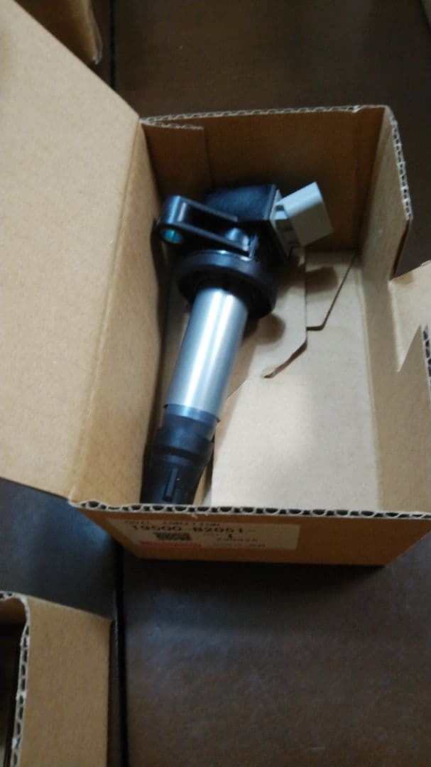 な　ダイハツ　イグニッションコイル 19500-B2051 純正新品