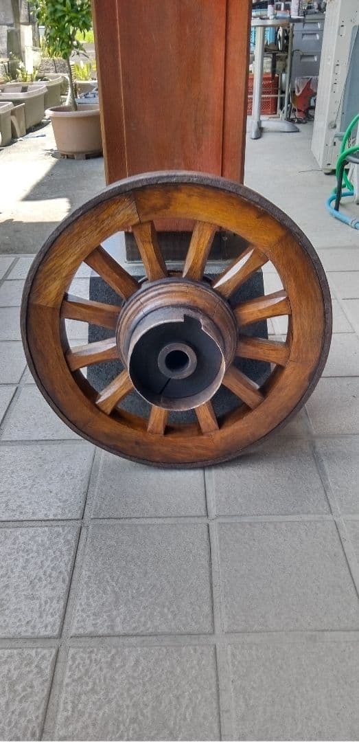 アンティーク　骨董　本物の馬車の車輪