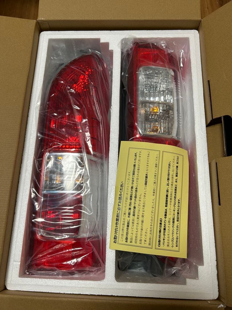 8型ハイエースワゴンGL 純正テールランプ