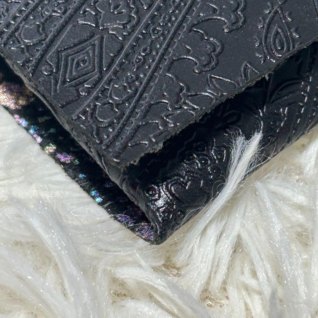 [極美品] 所作 ショサ 三つ折り財布 黒 ペイズリー柄 マルチカラー 高級感