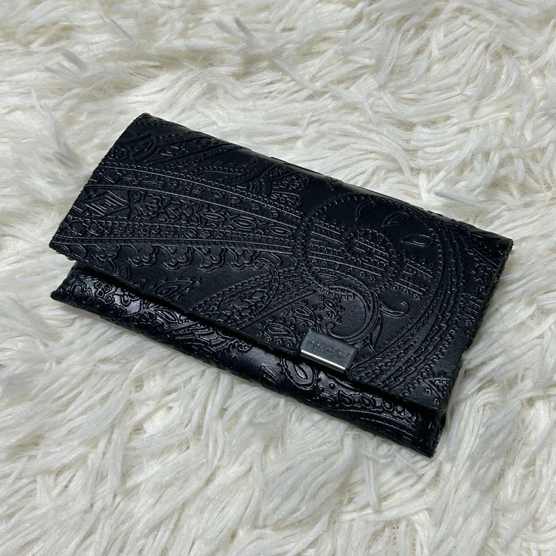 [極美品] 所作 ショサ 三つ折り財布 黒 ペイズリー柄 マルチカラー 高級感