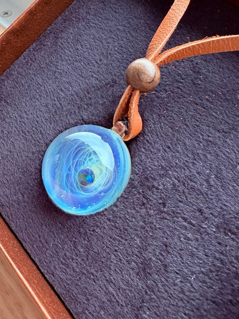 宇宙ガラス　Plus Alfa プラスアルファ　専用台座付き