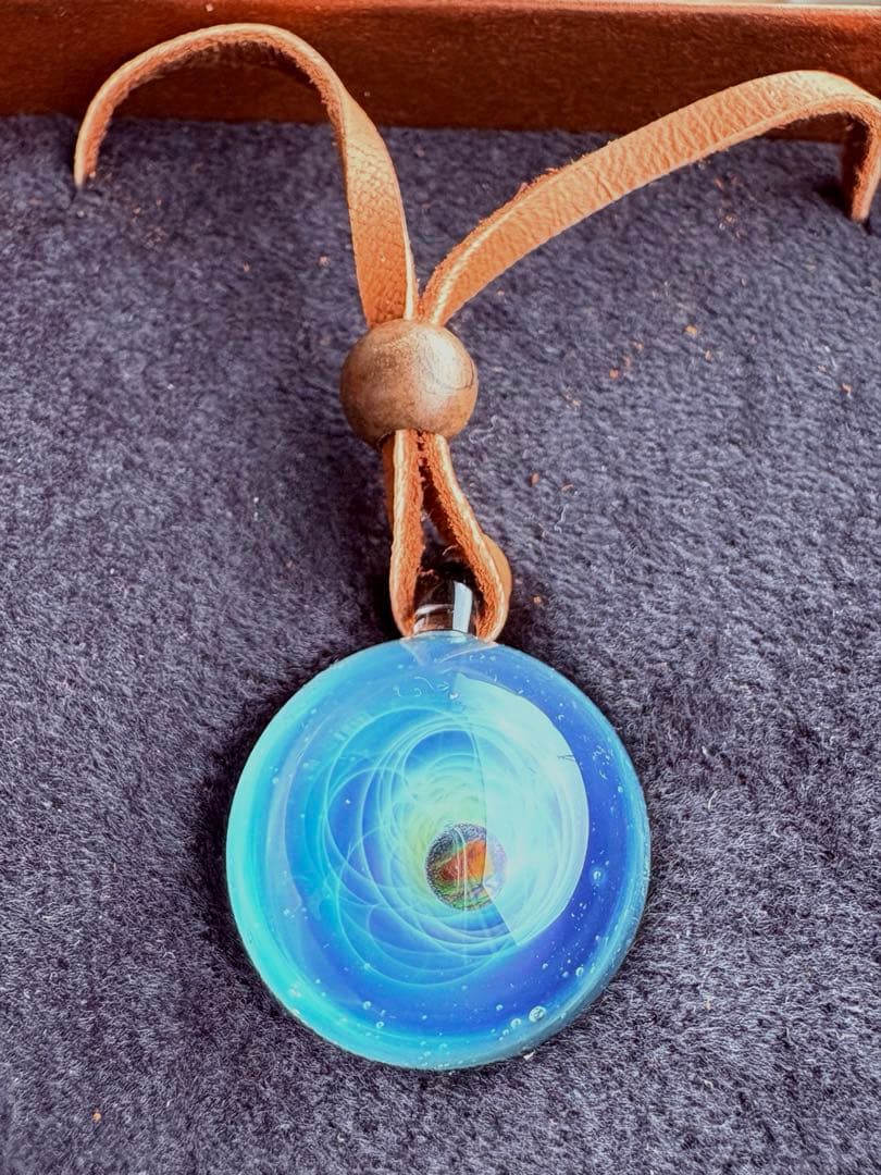 宇宙ガラス　Plus Alfa プラスアルファ　専用台座付き