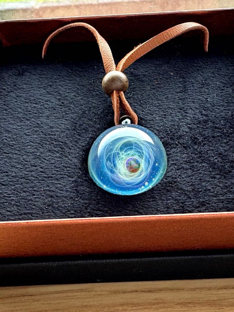 宇宙ガラス　Plus Alfa プラスアルファ　専用台座付き