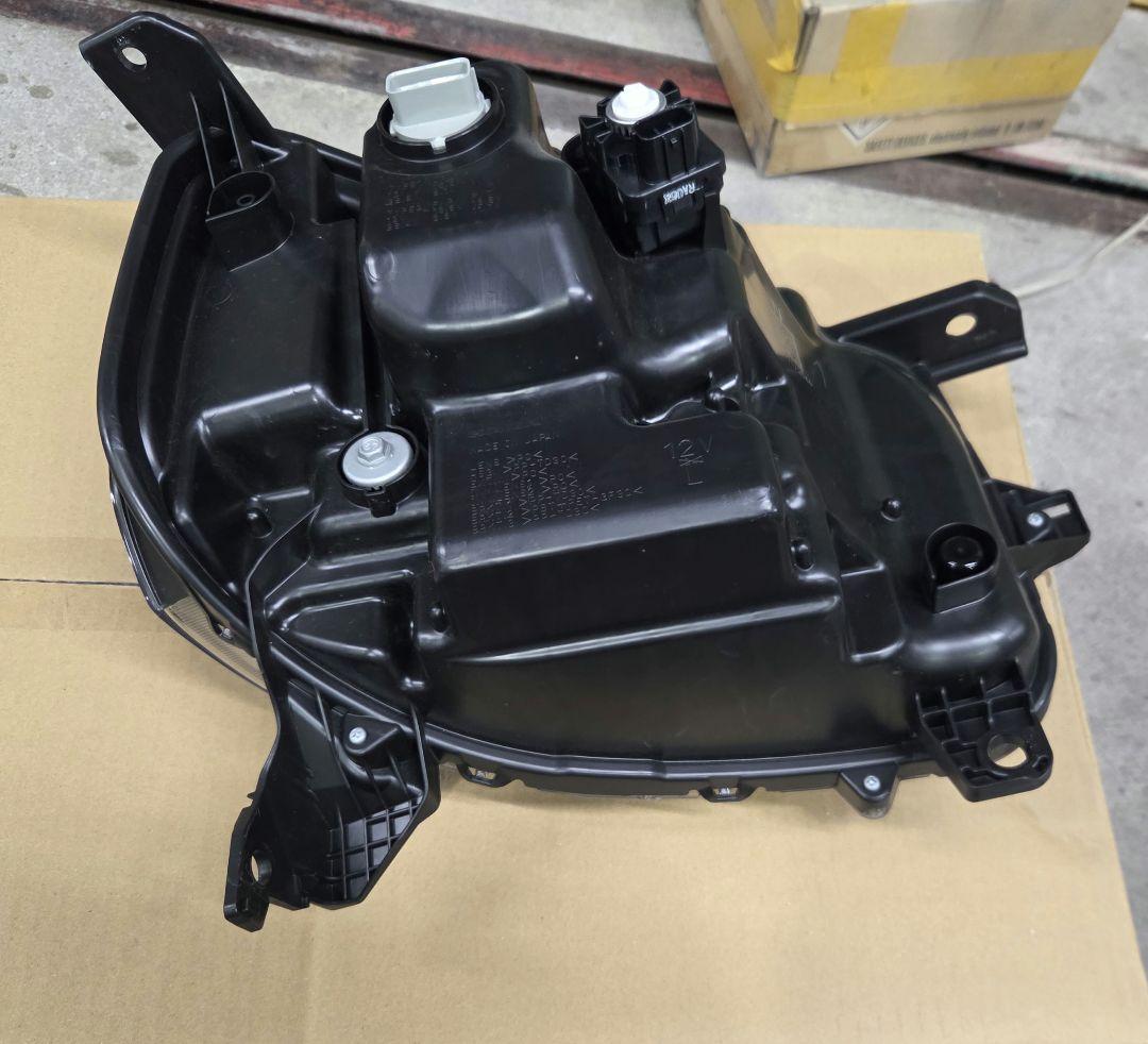 JF5　HONDA　N-BOX　左側