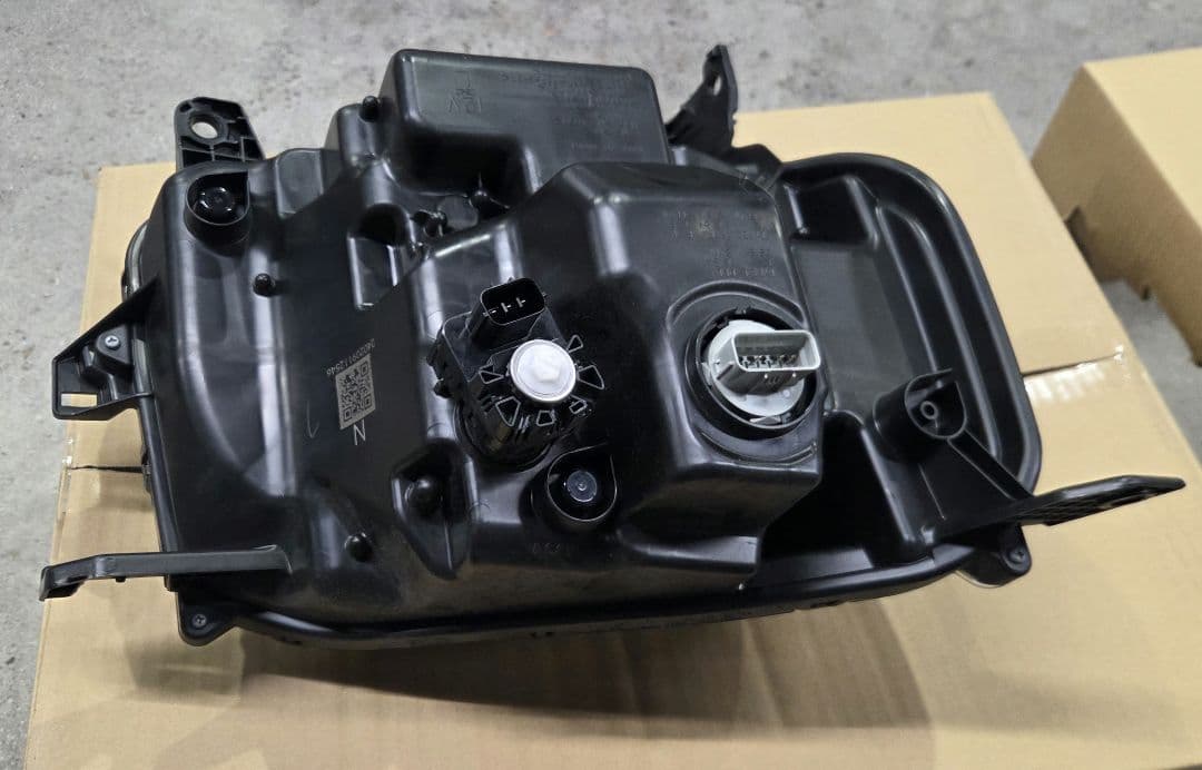 JF5　HONDA　N-BOX　左側