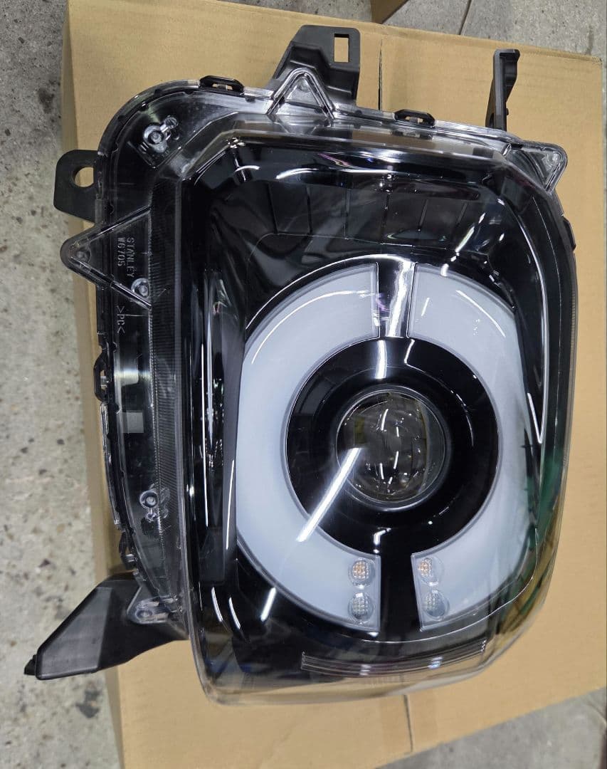 JF5　HONDA　N-BOX　左側