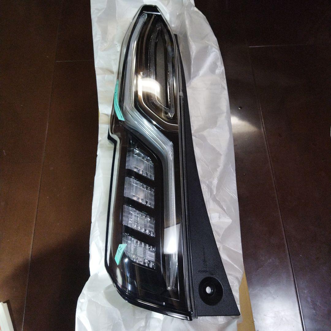 N-BOX カスタムJF3 テールランプ33550-TTA-J513-M1左側