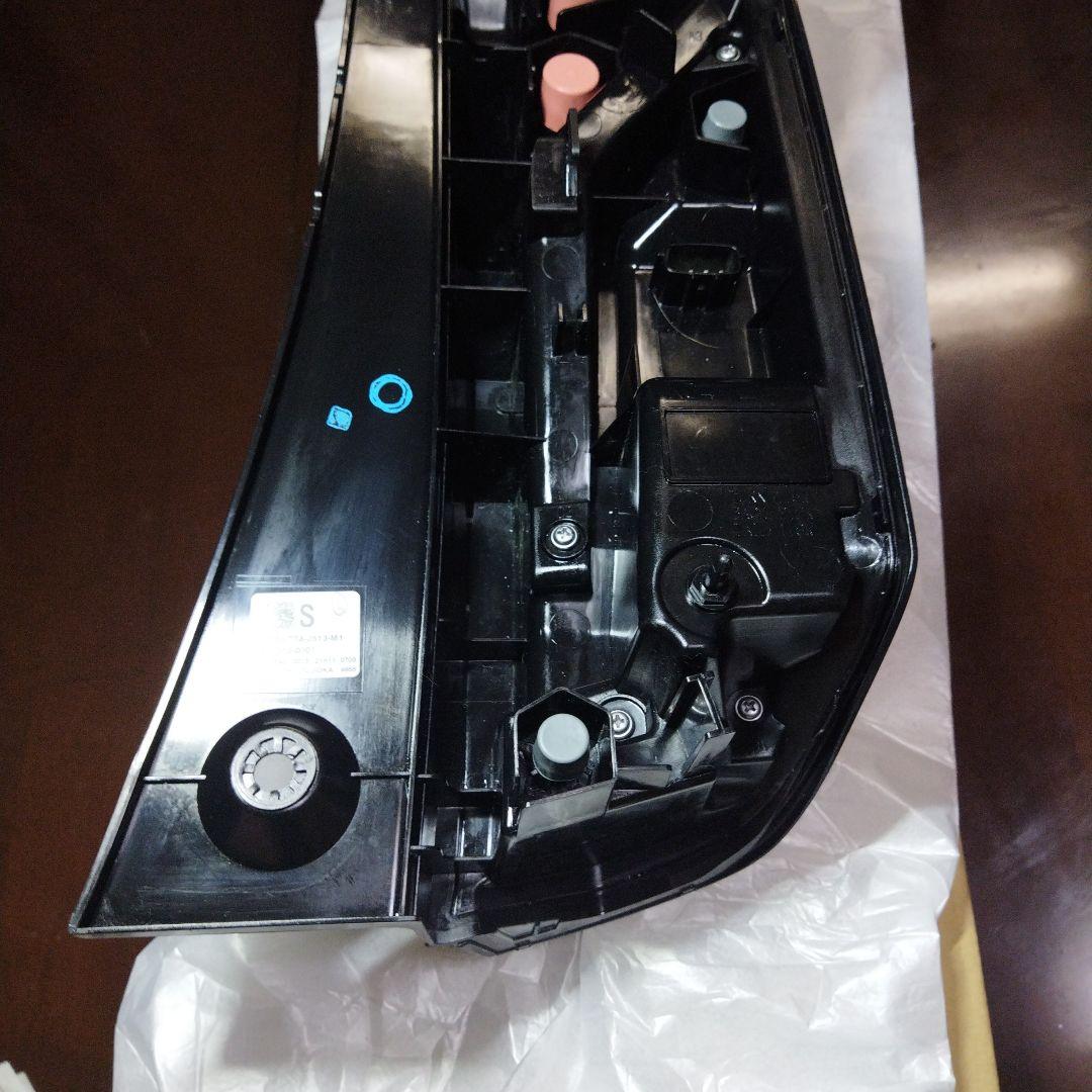 N-BOX カスタムJF3 テールランプ33550-TTA-J513-M1左側