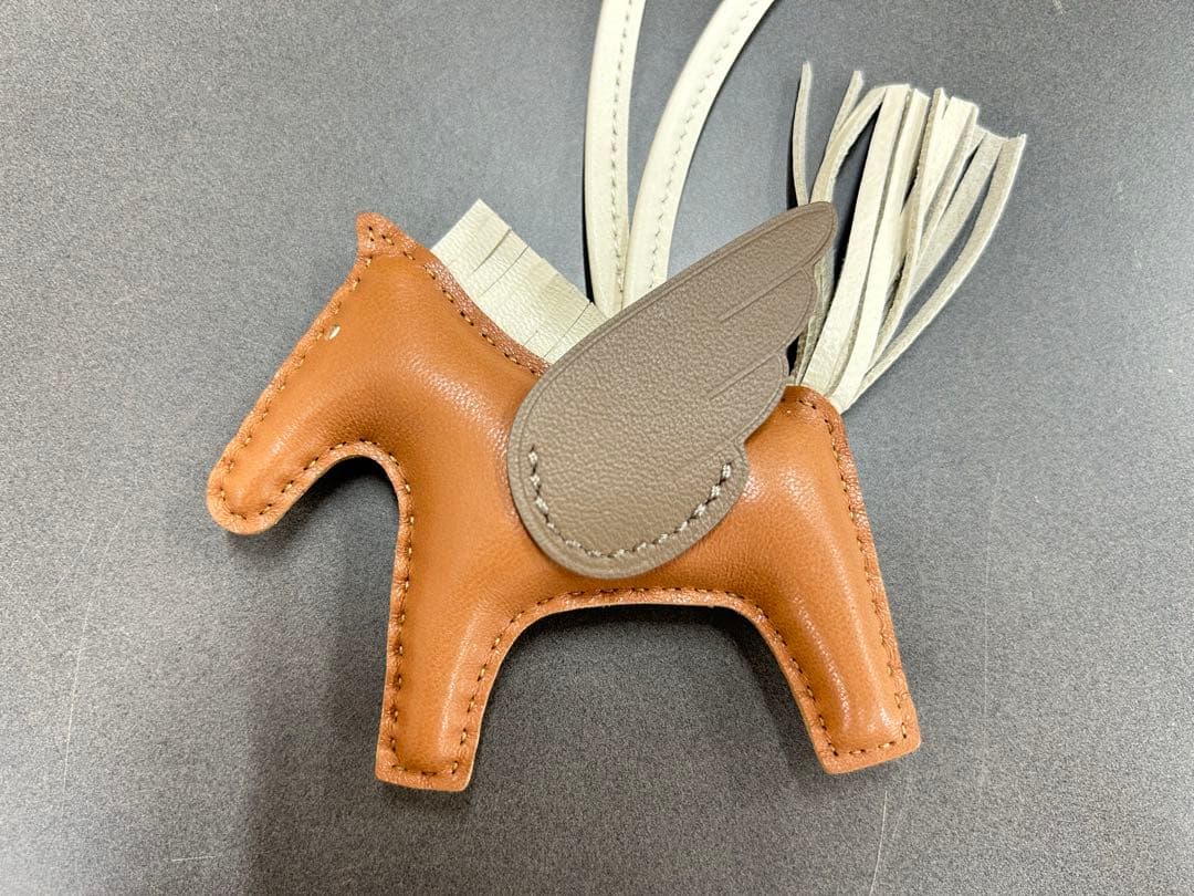 エルメス　ロデオチャームペガサスPM 2025年K刻印　ゴールド　クレ　エトープ