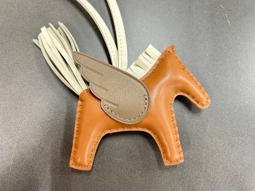 エルメス　ロデオチャームペガサスPM 2025年K刻印　ゴールド　クレ　エトープ