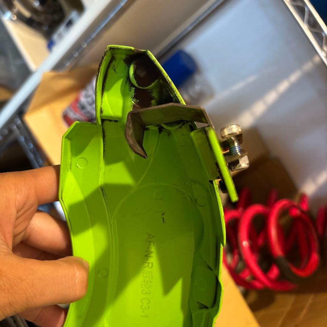 30アルファード　キャリパーカバー