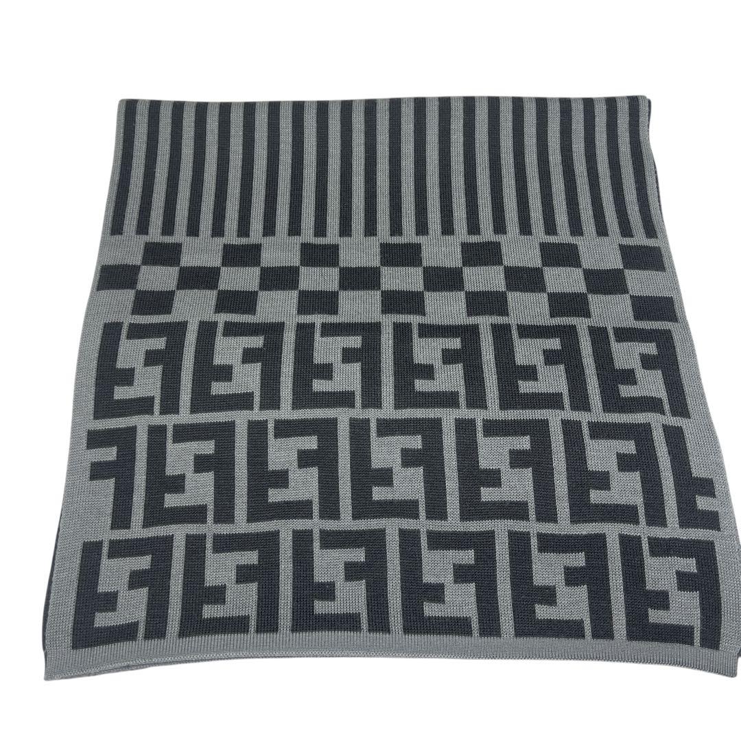 【美品】FENDIグレーのストライプとロゴのズッカ柄マフラー