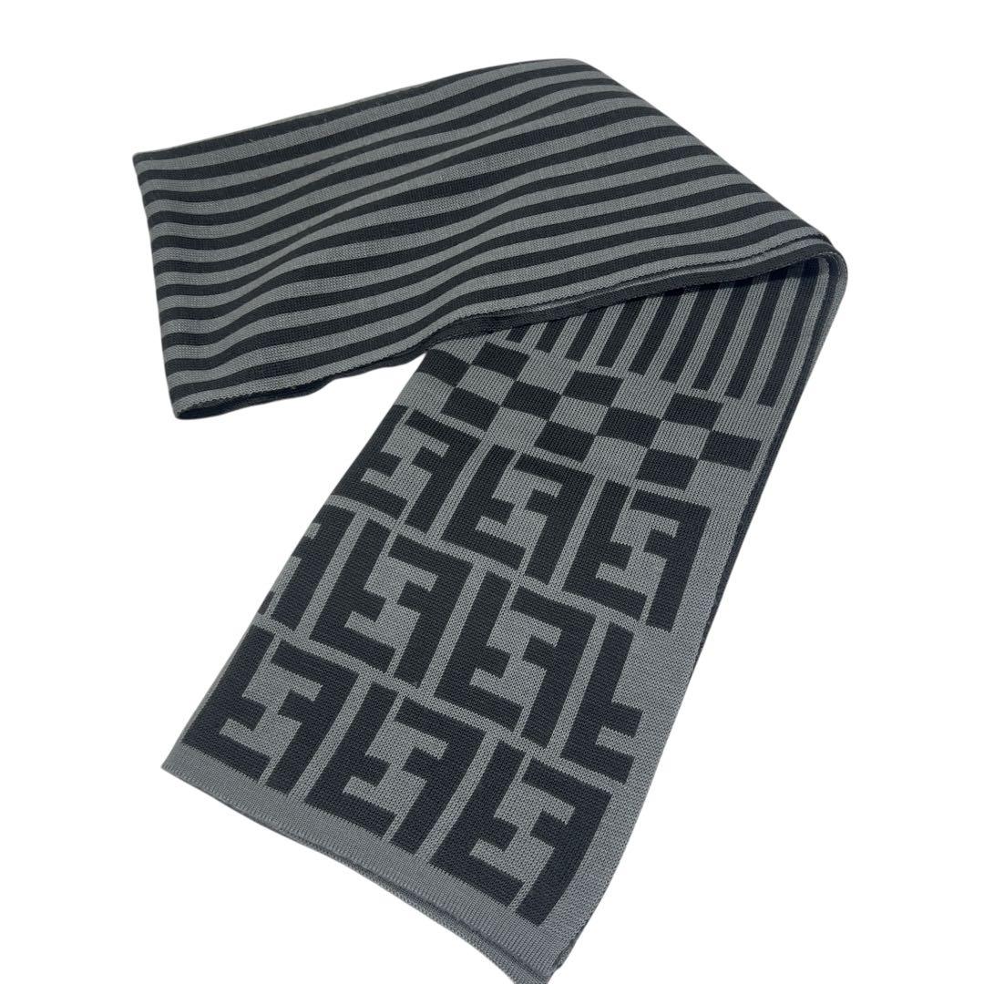 【美品】FENDIグレーのストライプとロゴのズッカ柄マフラー