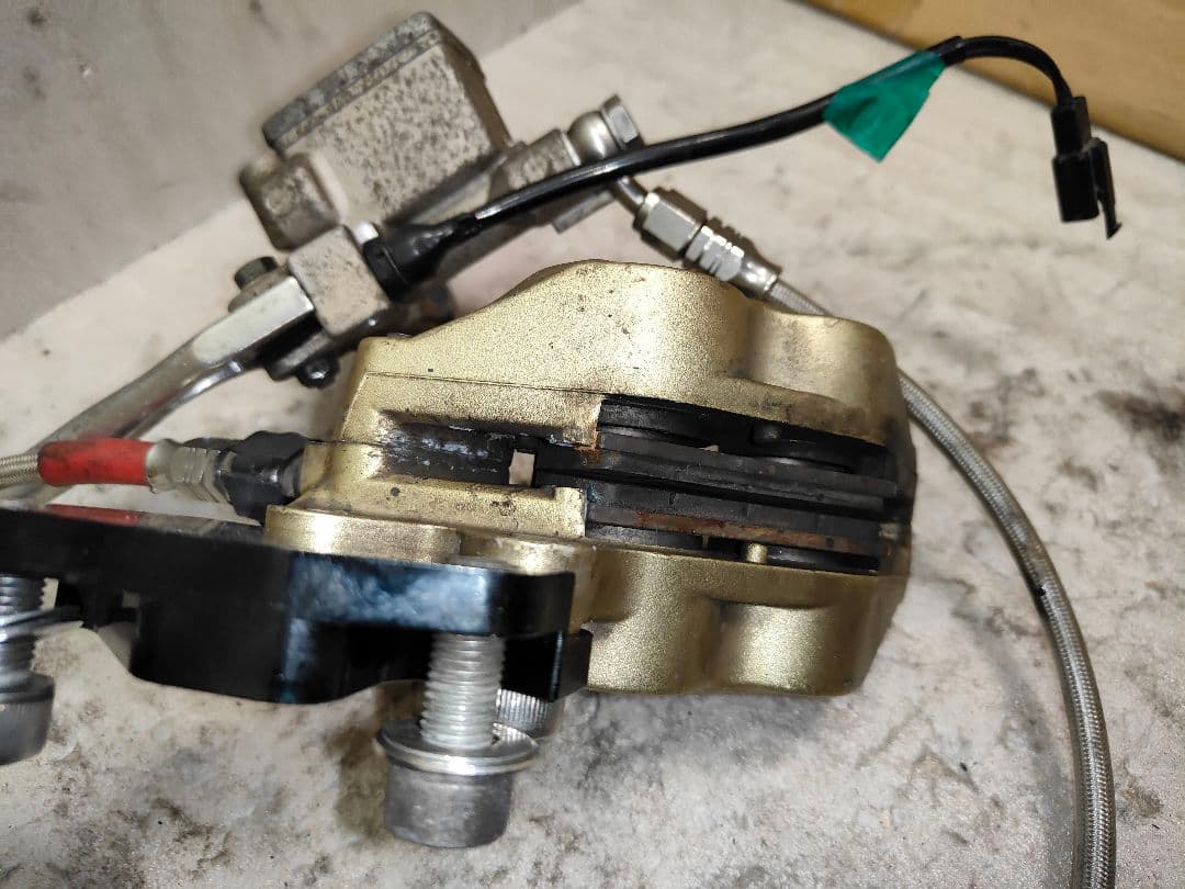 SE44J 2型 シグナスX 用 4ポッドブレンボ フランドー製サポート付き