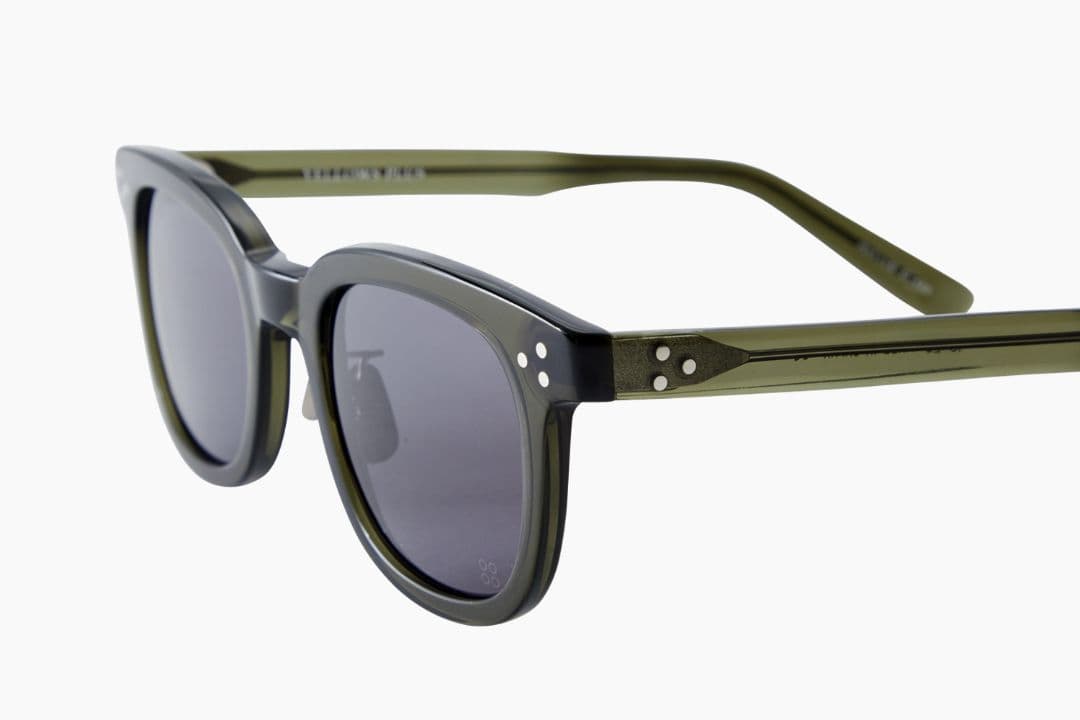 yellows plus サングラス　MARIUS