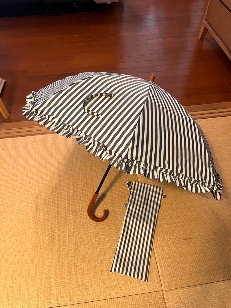 サンバリア100 2段折り　フリル付き 折りたたみ日傘
