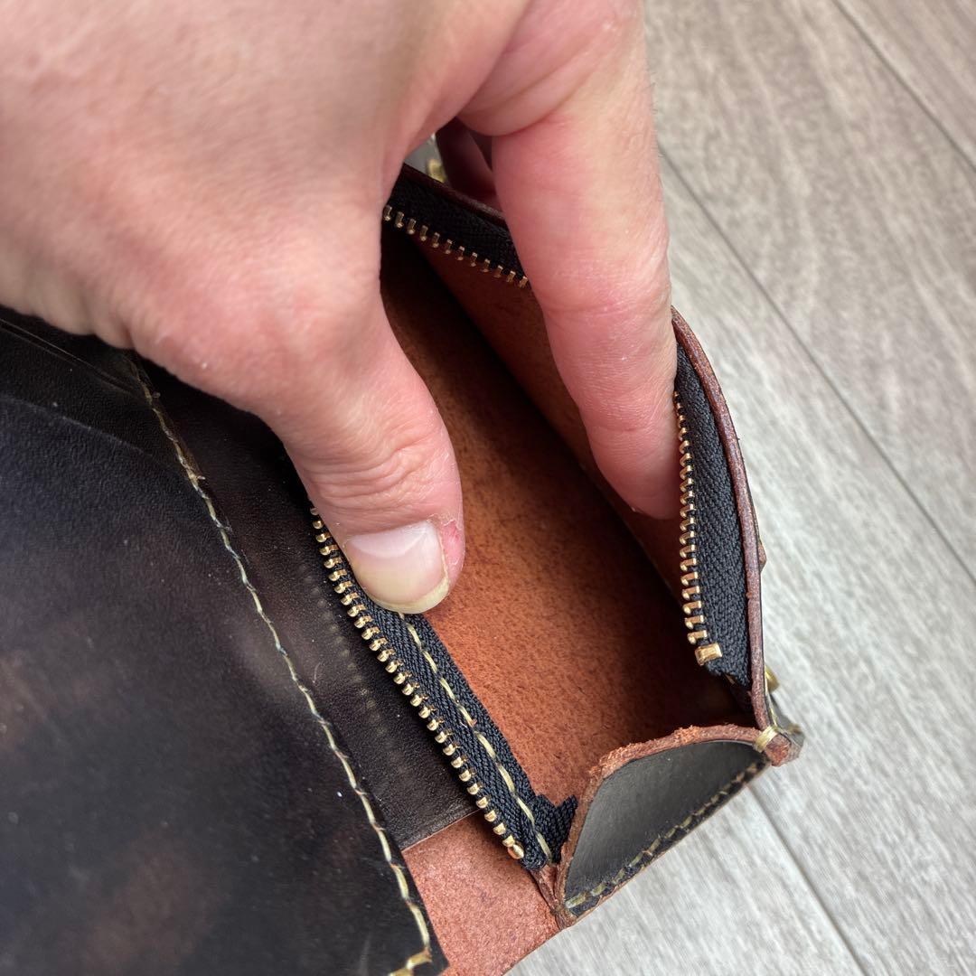 訳あり安値【茶芯ブラック】ミドルトラッカーウォレット　真鍮　お札を折らずに収納