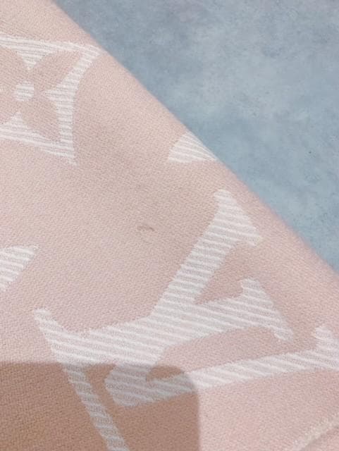 ｓ★ヴィトン　マフラー　ピンクベージュ　エシャルプ・LVエセンシャル