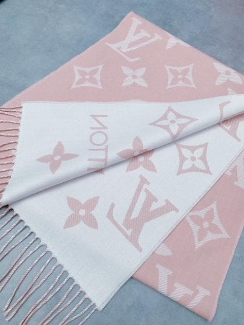 ｓ★ヴィトン　マフラー　ピンクベージュ　エシャルプ・LVエセンシャル