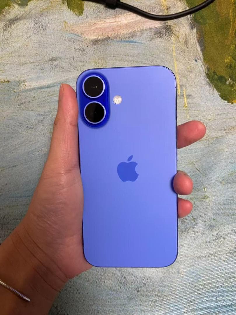 美品 iPhone 16 128G ウルトラマリン SIMフリー