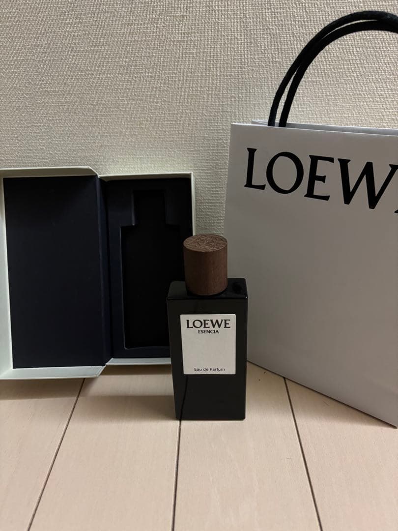 LOEWE ESENCIA Eau de Parfum 専用ボックス付き