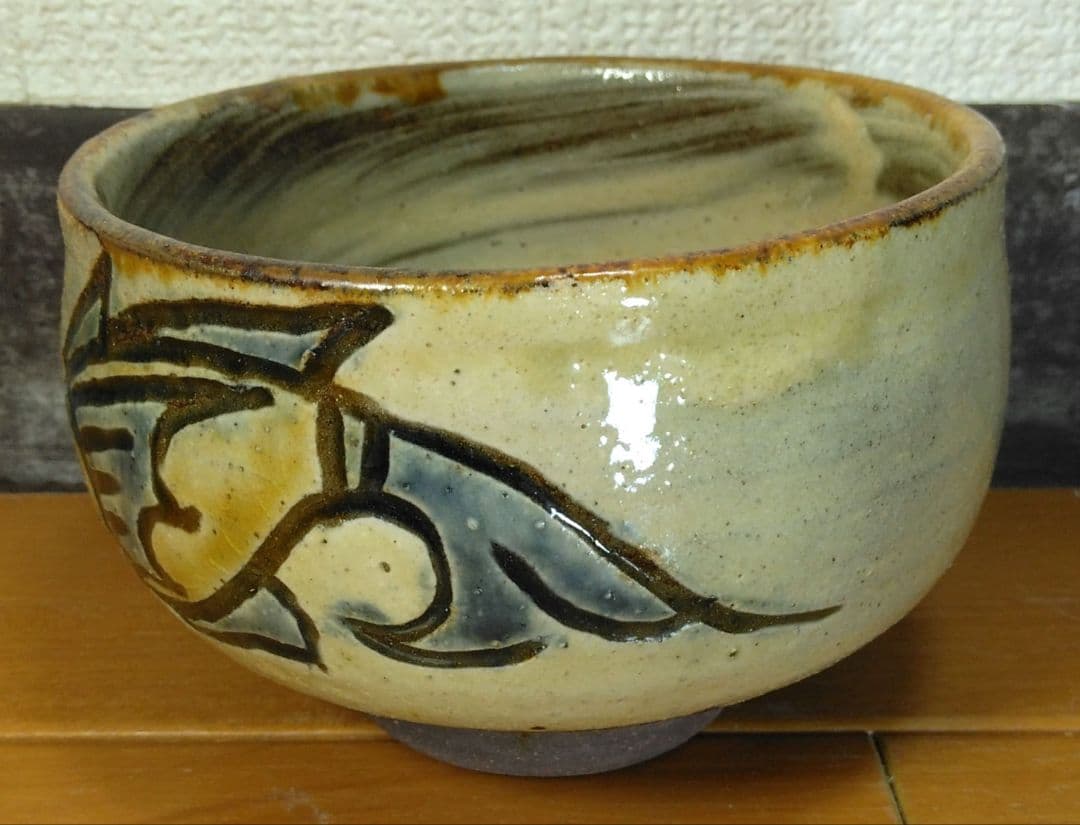 人間国宝 金城次郎 魚茶碗(刷毛目魚紋茶碗）栞 共箱 美品 壺屋焼 壷屋焼 上作