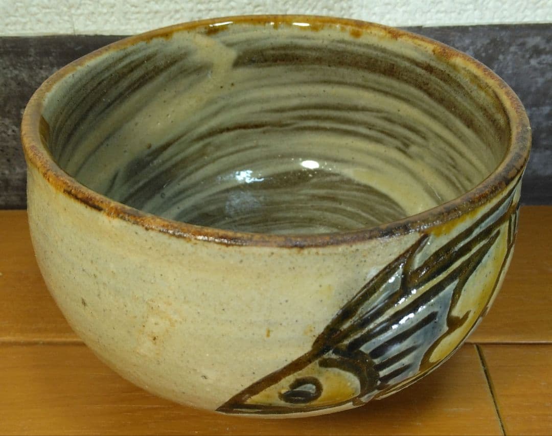 人間国宝 金城次郎 魚茶碗(刷毛目魚紋茶碗）栞 共箱 美品 壺屋焼 壷屋焼 上作