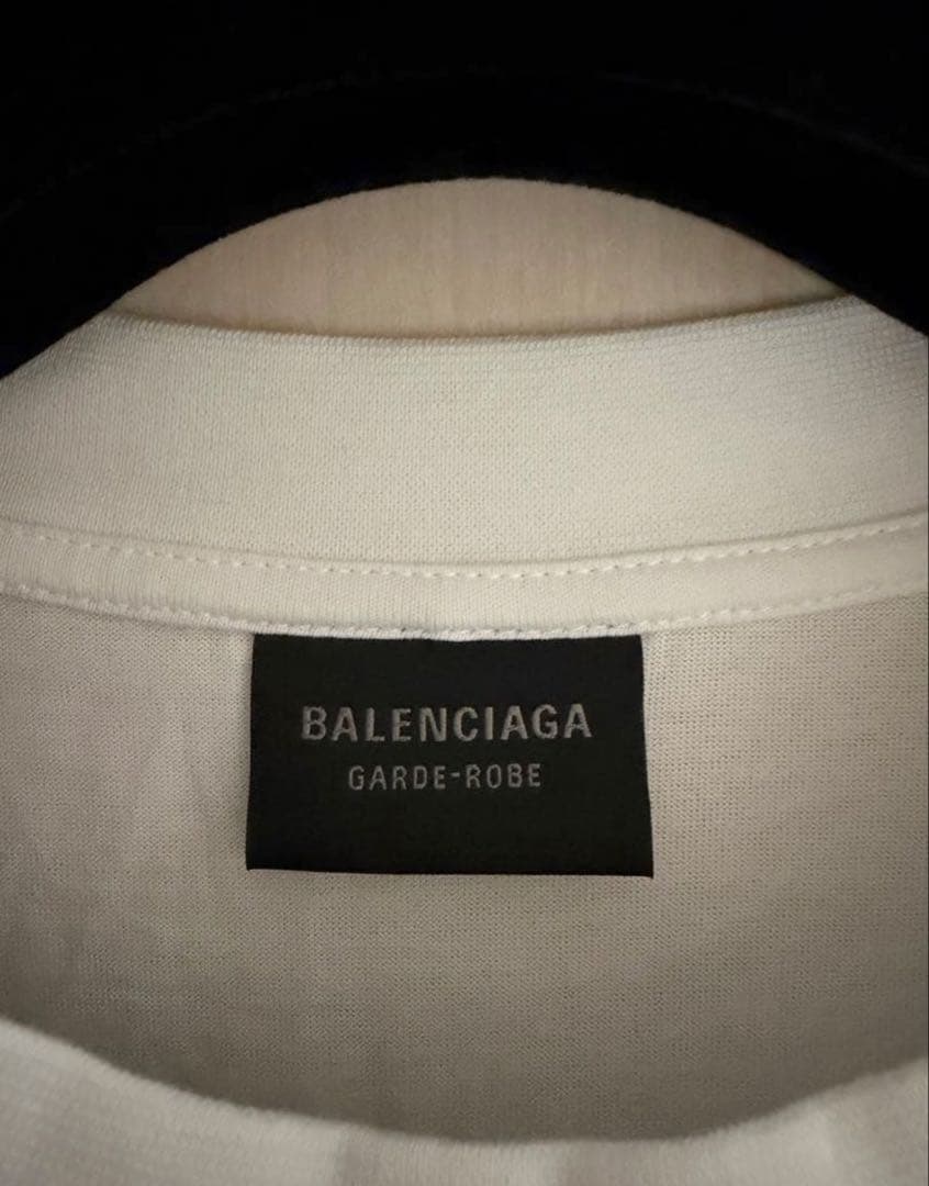 BALENCIAGA Garde-Robe ミディアムフィットTシャツです。