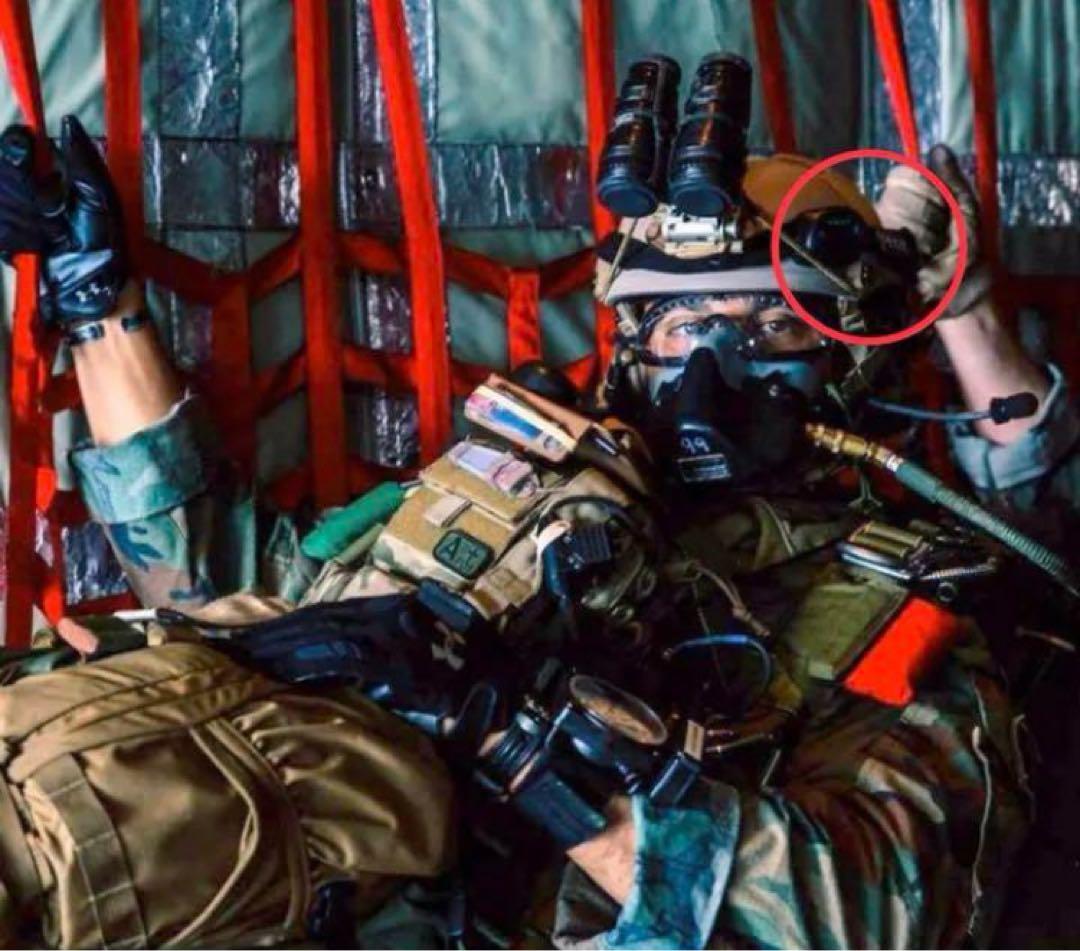 ペツルヘッドライト　タクティカ