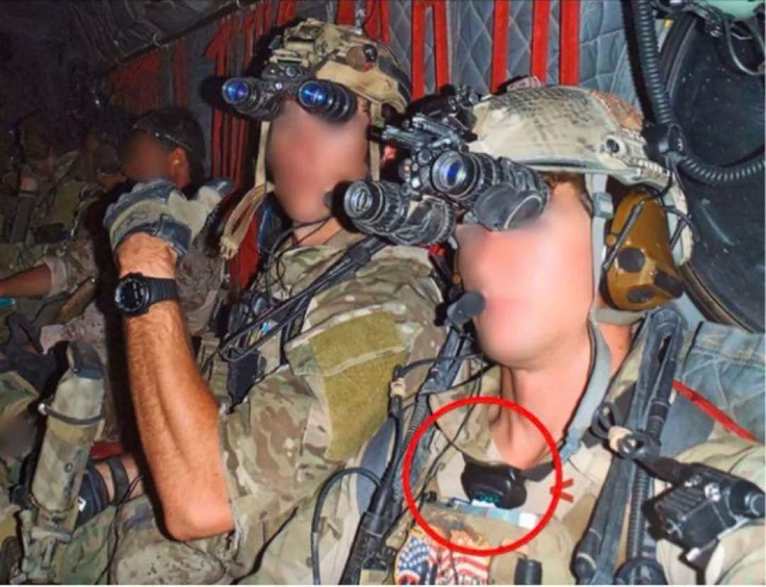 ペツルヘッドライト　タクティカ