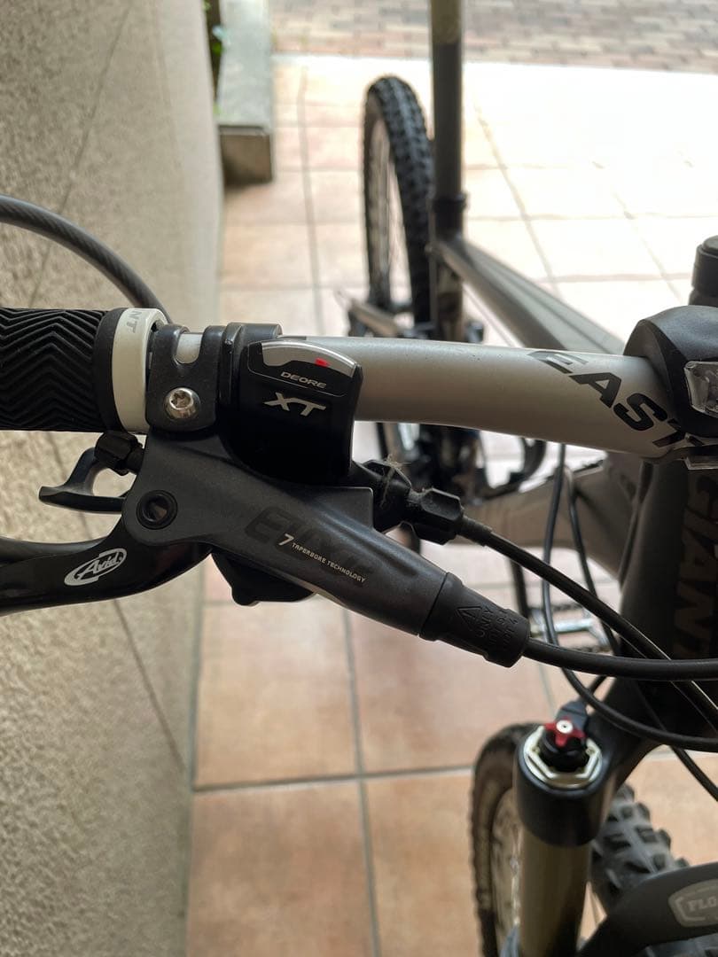 GIANT ANTHEM 2012年モデル　EASTONホイール・ ハンドルバー