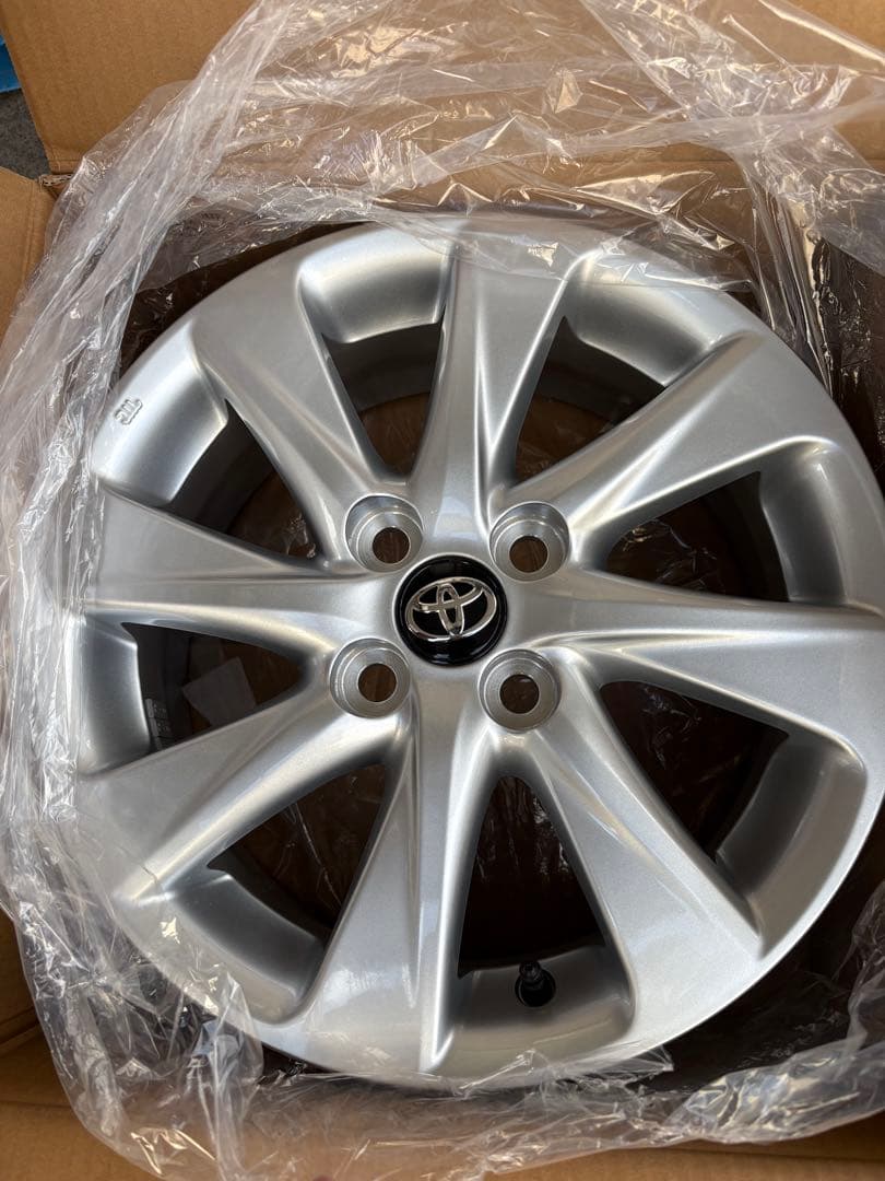 トヨタ アクア　純正　ホイール　15×6Jアルミホイール　新車