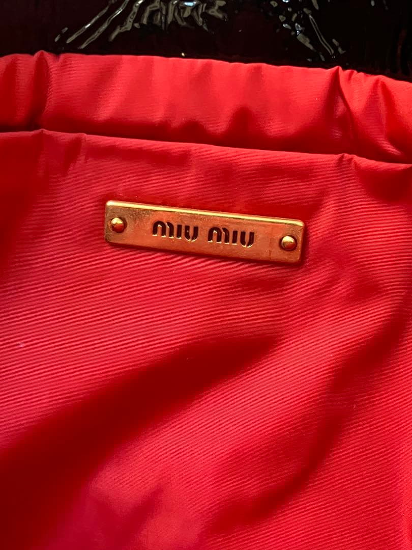 miumiu エナメルクラッチバッグ　ミュウミュウ