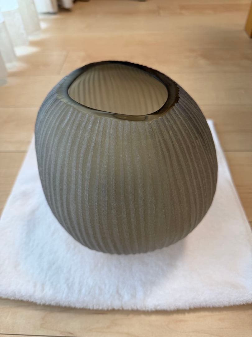 花瓶・フラワースタンド GUAXS NAGAA M / smokegrey