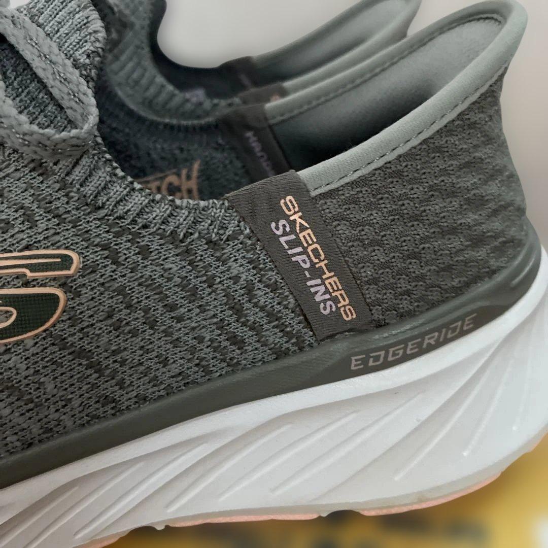 スケッチャーズ／スリップインズ24.5cf