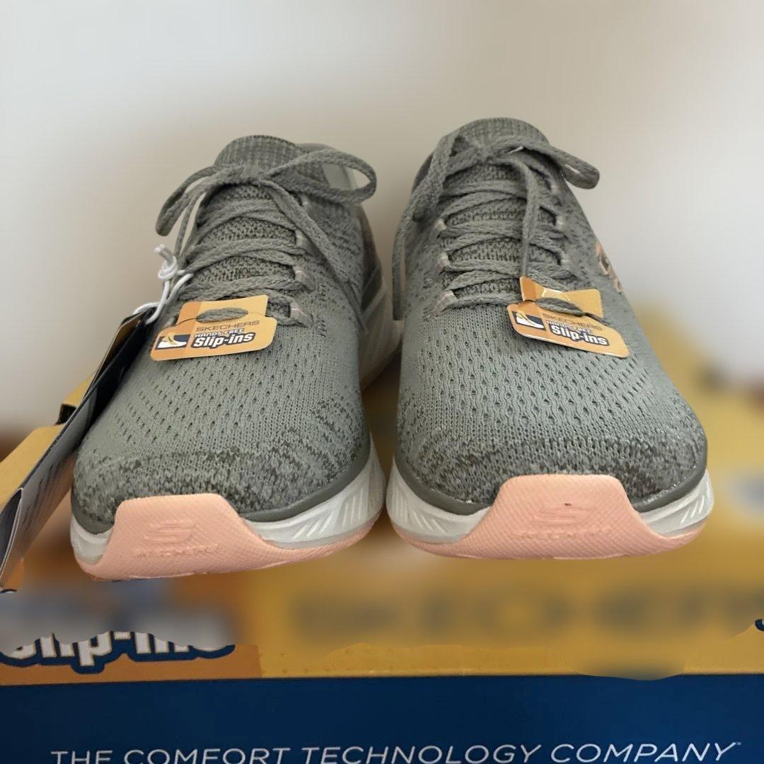 スケッチャーズ／スリップインズ24.5cf