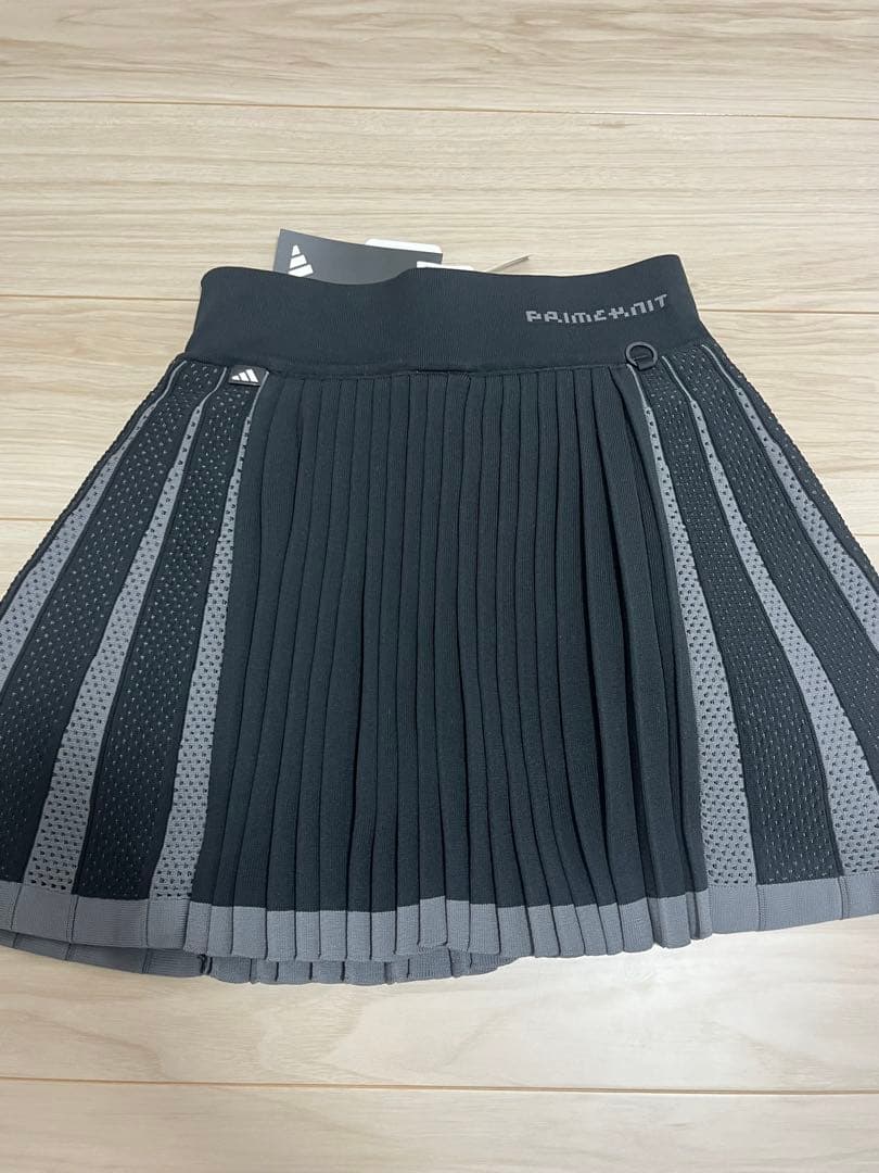 新品　adidas モックネック　裏起毛　フレアースカート　　セットアップ　M