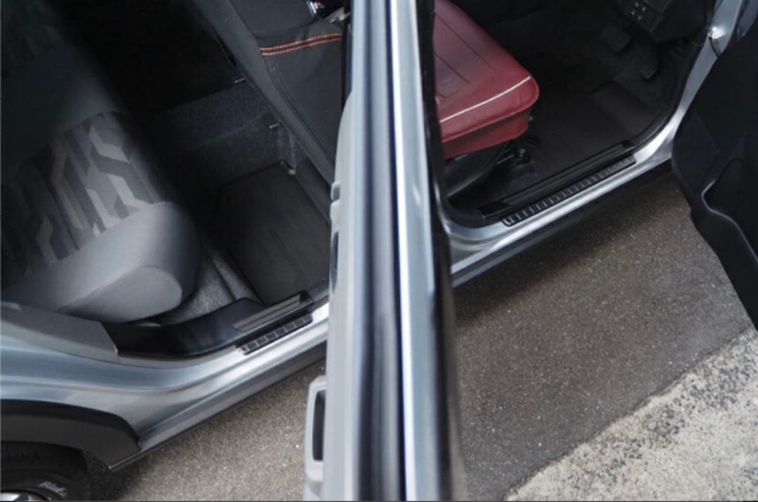 スカッフプレートカバー　ガーニッシュ　ダイハツ　タフト　フロント・リアセット