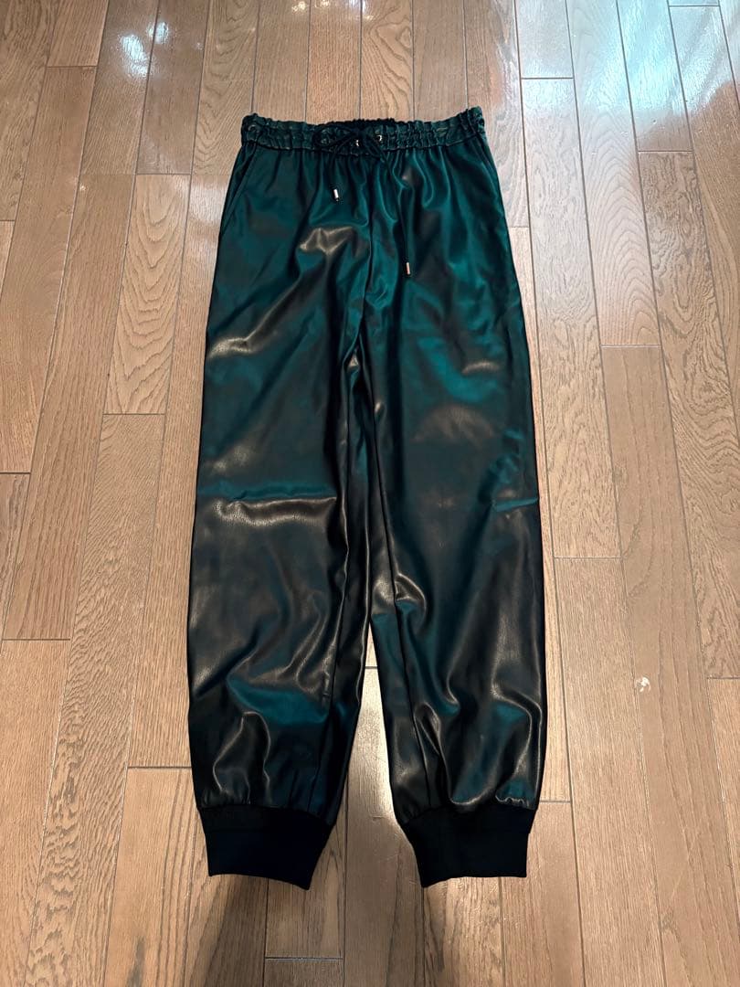【新品未使用】ドゥロワー レザーライクトラックパンツ size34