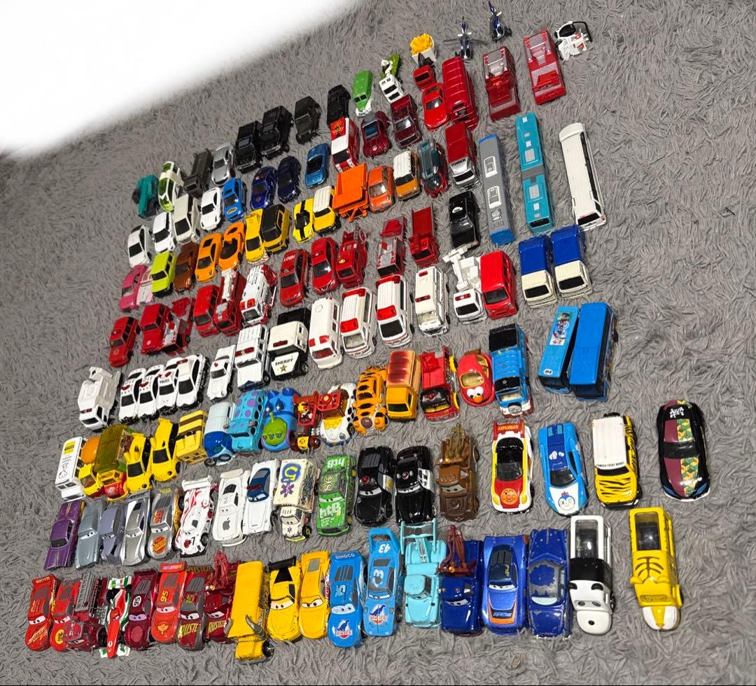 トミカ　ミニカー　129個　カーズ　消防車　救急車　パトカー　キャラクター