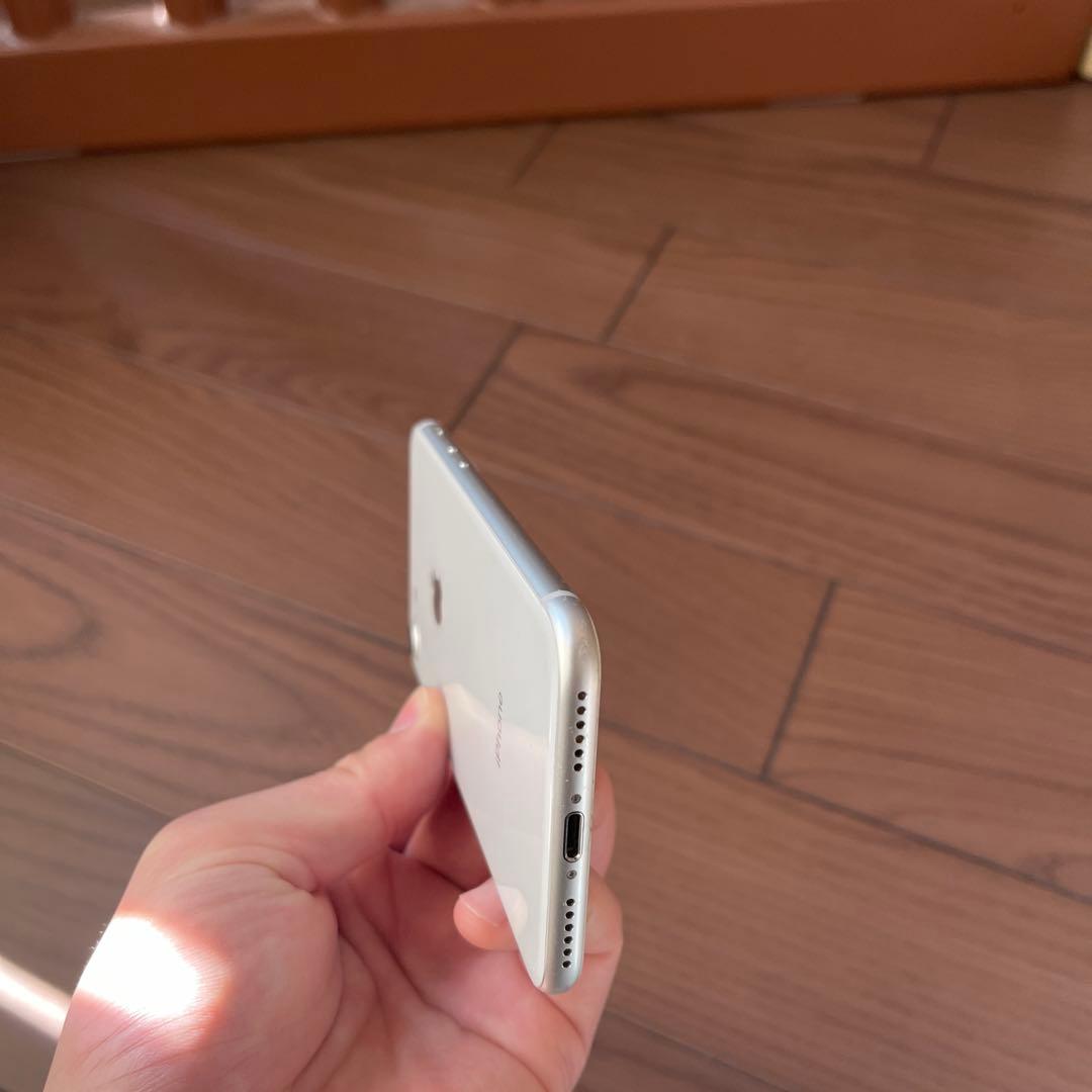 iPhone8 シルバー 256GB 側面傷あり 本体