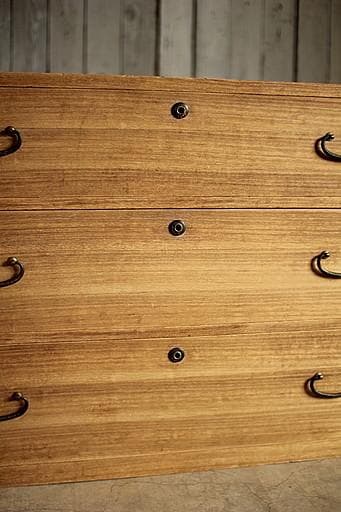 古い木製の引き出し3段　チェスト　桐箪笥　タンス　収納　古家具　古民家　時代家具