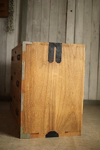 古い木製の引き出し3段　チェスト　桐箪笥　タンス　収納　古家具　古民家　時代家具