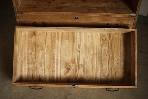 古い木製の引き出し3段　チェスト　桐箪笥　タンス　収納　古家具　古民家　時代家具