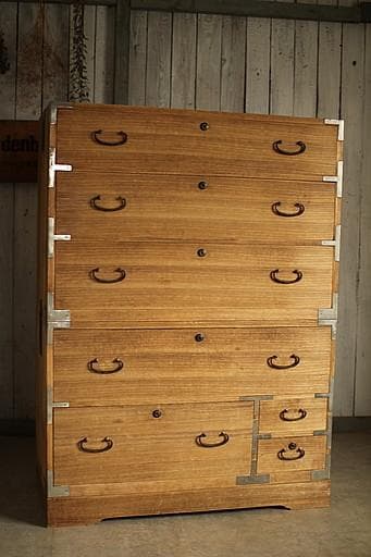 古い木製の引き出し3段　チェスト　桐箪笥　タンス　収納　古家具　古民家　時代家具