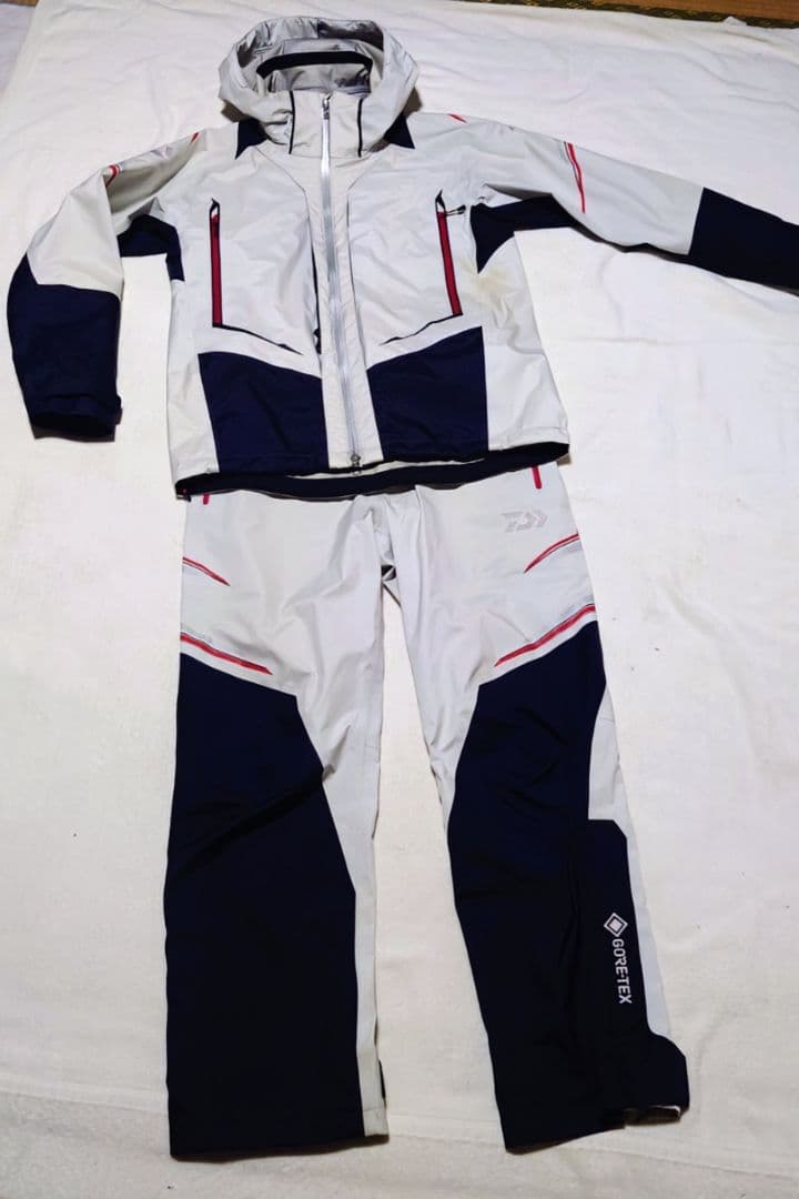 ダイワ　GORE-TEXレインスーツ　DR-1522