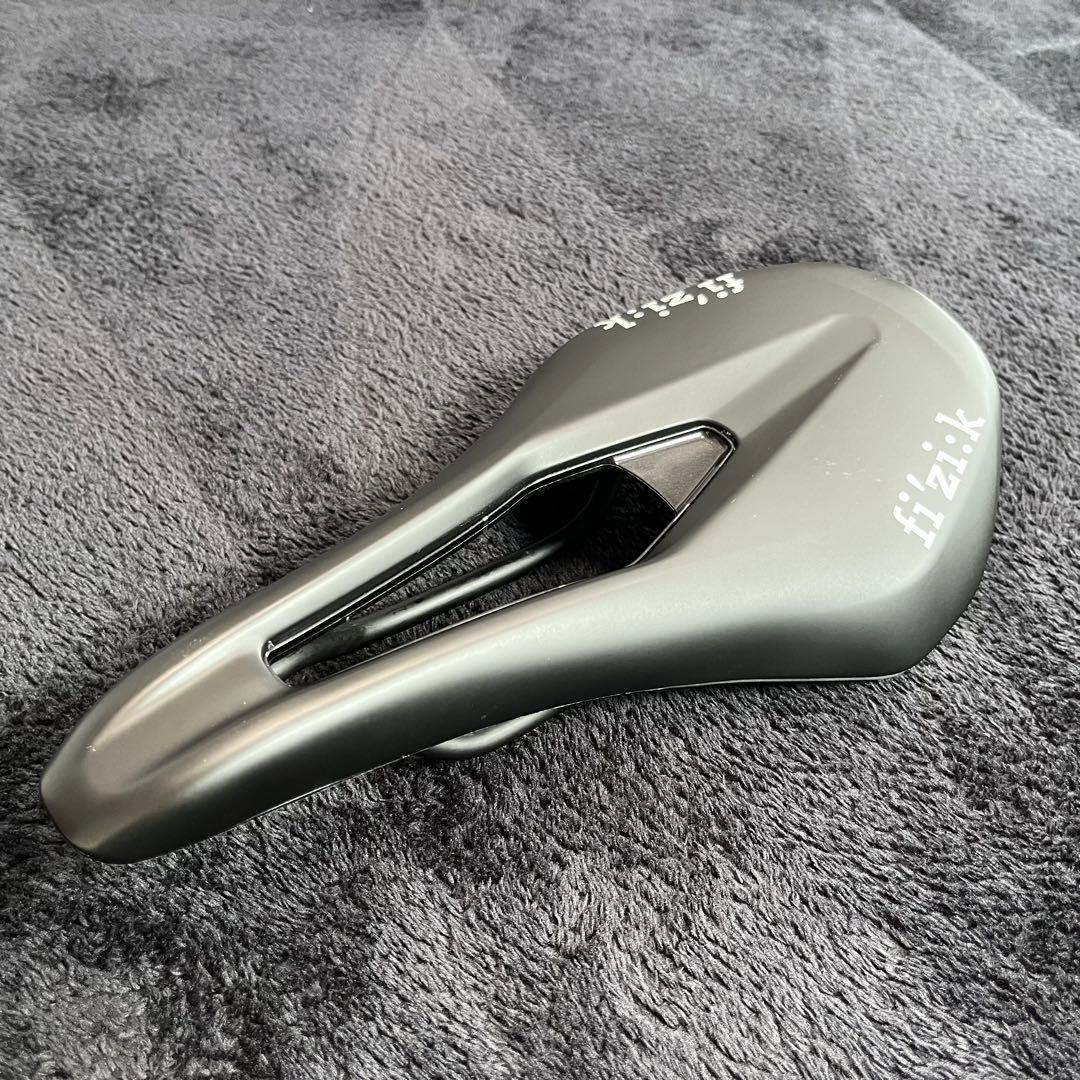 fi'zi:k 自転車用サドル アルゴ ヴェント 5