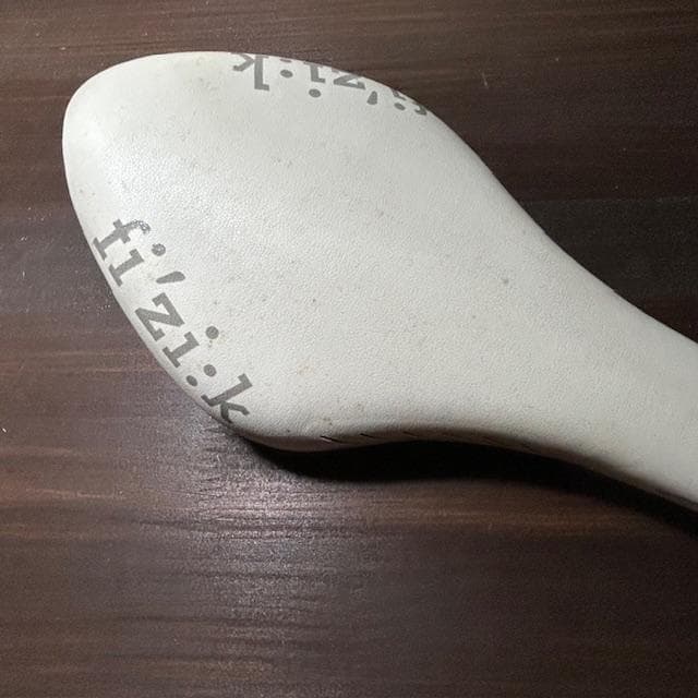 軽量フィジーク　アリオネ ホワイト　カーボンレール MINI様