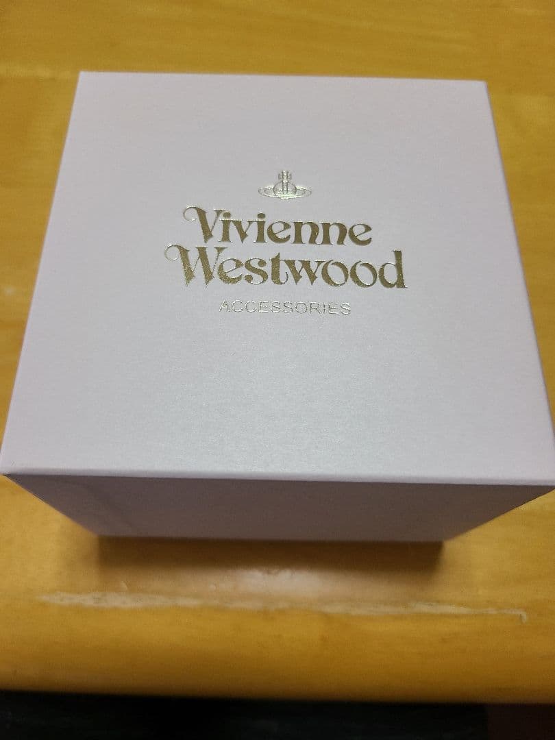 Vivienne Westwood の腕時計です(レディース用)